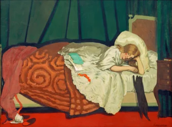 Femme couchée jouant avec un chat