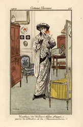 Femme en costume de velours blanc décoré de fourrure de loutre