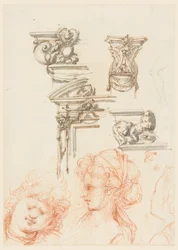 Détails architecturaux et trois têtes