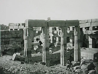 Ruines à Karnak, Thèbes, publié vers 1900