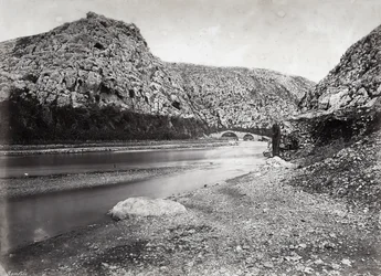 "Nahr el-Kalb" (le fleuve du chien) parmi les montagnes du Liban, près de Beyrouth, en Palestine