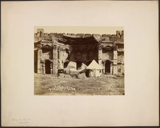 Cour rectangulaire, Baalbek