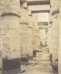 Karnak Thèbes, Palais - Salle Hypostyle - Fenêtre et Chapiteaux