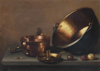 Nature morte avec casseroles en cuivre, ustensiles et prunes sur une corniche en pierre