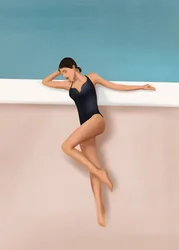 Un moment chic au bord de la piscine