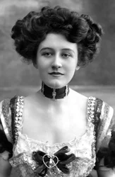 Elizabeth Firth, actrice