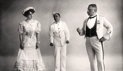 Florence Jameson, Reginald Switz et Alfred Clarke dans une scène de La Lune Bleue, XXe siècle