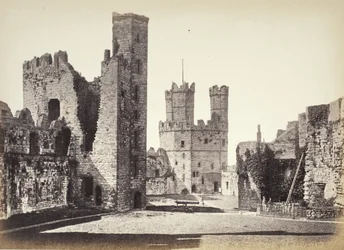 Château de Carnarvon, intérieur, vue vers la Tour de l