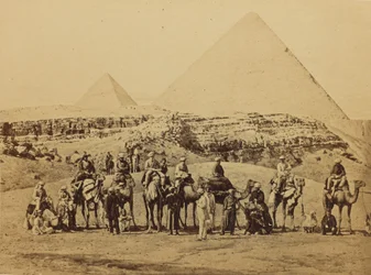 Gîzeh - Le départ de S.A.R. le Prince de Galles et sa suite des Pyramides