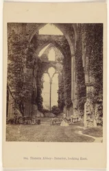 Abbaye de Tintern - intérieur, vue vers l