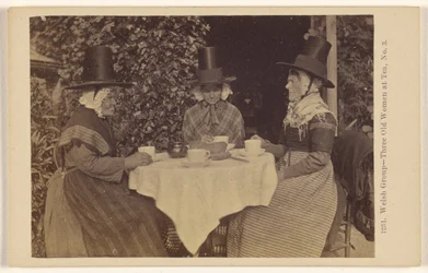 Groupe gallois - Trois vieilles femmes prenant le thé, no 3