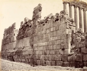 Extrémité ouest du mur extérieur du temple du Soleil, Baalbek