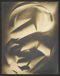 [Abstraction du papier découpé]