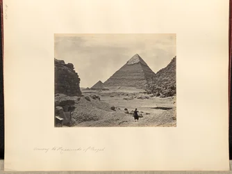 Parmi les pyramides de Geezeh
