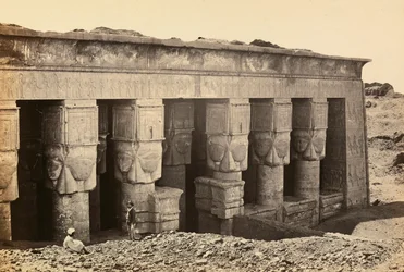 "Égypte et Palestine" : façade du pronaos du temple de l