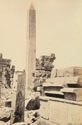 "Égypte et Palestine": obélisque en granit construit par le pharaon Thoutmosis I et la reine Hatchepsout dans le grand temple d
