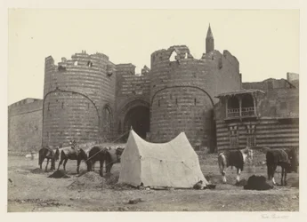 Vue sur Bab al-Azab, porte de la citadelle du Caire