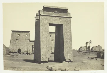 Porte sculptée, Karnac, 1857