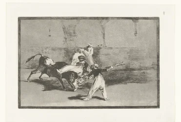 Taureau attrapé par des toreros