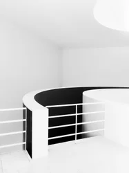 Architecture moderne aux lignes courbes