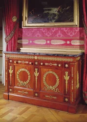 Commode de style Premier Empire, 1804-15 (acacia, marbre et bronze doré)