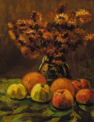 Pommes, oranges et un vase de fleurs sur une table