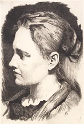 Jeune fille de profil avec cheveux relevés