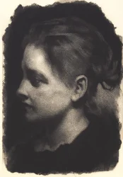 Jeune fille de profil avec cheveux relevés