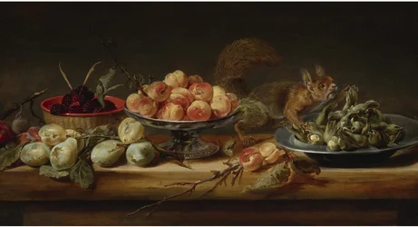 Nature morte avec des pêches dans une Tazza, des noisettes sur une assiette en étain, des framboises dans un panier, avec des poires et un écureuil sur une table
huile sur panneau