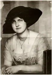 Marie avec un chapeau sombre, 1915