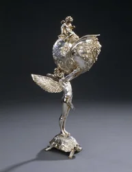 Un porte-fleurs sculptural en bronze électroplaqué W.M.F., conçu par Franz von Stuck, modelé comme un jeune ailé debout sur une tortue, tenant une coquille de nautile, vers 1906