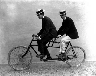 Deux hommes sur un tandem, Florence, 1895