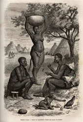 Types et activités des femmes Bongos (Soudan central), avec leurs ornements métalliques, cloches et agrafes qu