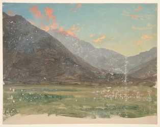 Vallée profonde, avec nuages éclairés par le coucher du soleil