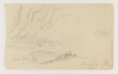 Brume sur la rivière et les collines