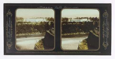 Été aux Chutes du Niagara, La Maison Clifton depuis la Maison du Ferry A.Y