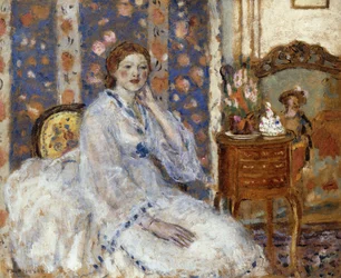 Femme assise dans un fauteuil