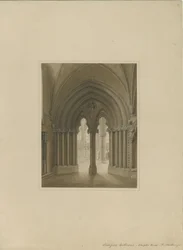 Intérieur de la cathédrale de Lichfield - Porte de la salle capitulaire : dessin sépia, nd [vers 1820]