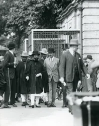 Sir Peter Chalmers Mitchell avec le régent éthiopien Haile Selassie et son entourage, Zoo de Londres