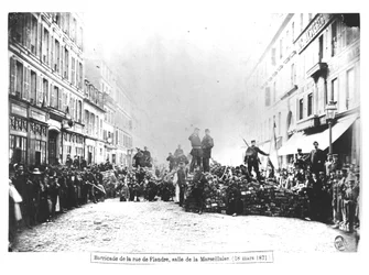 Barricade dans la rue de Flandre, pendant la Commune de Paris
