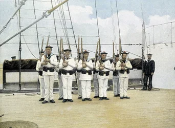 Marine française, fin du 19e siècle : exercice de fusil - Bibl. des Arts déco.