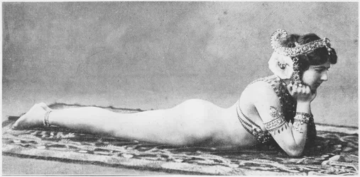 Mata Hari, v. 1905