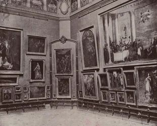 Paris : Le Salon Carré du Louvre