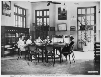École primaire pour garçons à Hanoï, vers 1920