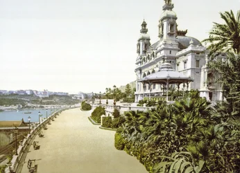 Vue latérale du Casino de Monte Carlo à Monaco