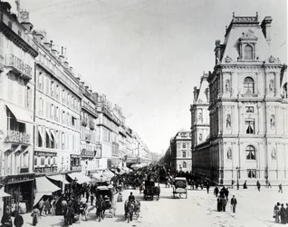 La rue de Rivoli et le nouvel Hôtel de Ville, vers 1882