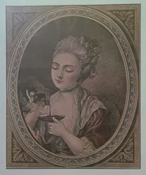 Une dame buvant du chocolat