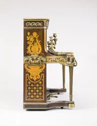 Piano droit marqueté et parqueté