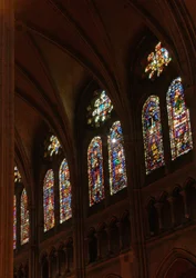 Vue des fenêtres du triforium nord de la nef