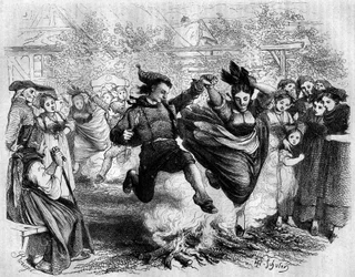 Coutume alsacienne : le feu de la Saint-Jean. Un homme et une femme sautent par-dessus un feu de bois. Gravure dans "Le Magasin Pittoresque".